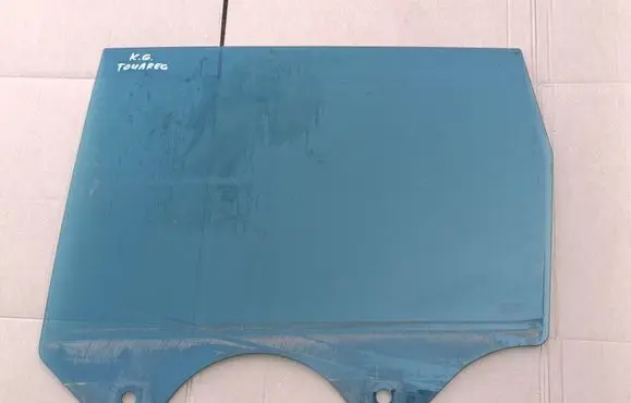 Volkswagen Touareg I Rear door window glass 43R000023 E000233