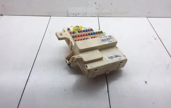 KIA Carens II Fuse module 919501D510 911081D0300K