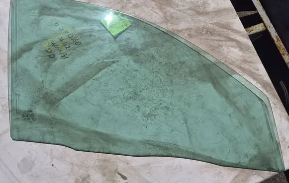 Ford Mondeo MK II Front door window glass four-door 235551