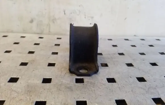 Suzuki Grand Vitara II Sway bar bush bracket, front 