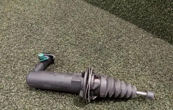 Renault Master III Clutch slave cylinder 306202804R
