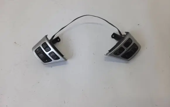 Steering wheel buttons/switches