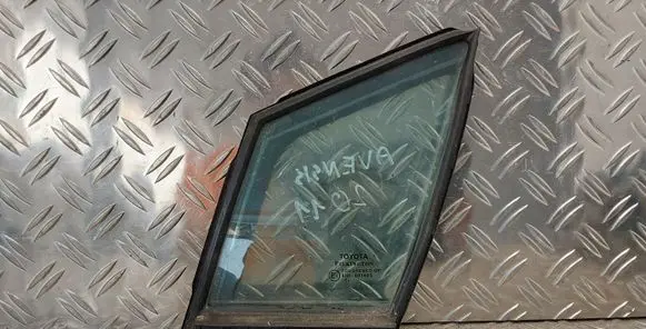 Toyota Avensis T270 Front door vent window glass four-door 43R001605