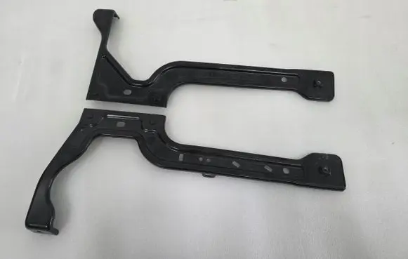 Headlight/headlamp mounting bracket