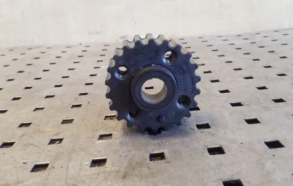 Volkswagen PASSAT B8 Timing chain sprocket 04L105263C