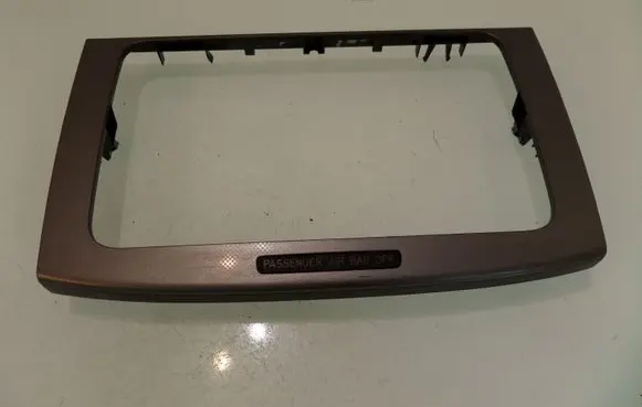 Volkswagen PASSAT B6 Radio/GPS head unit trim 318410100