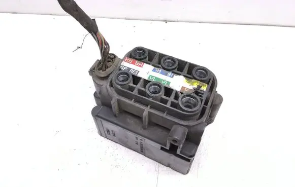 Mercedes-Benz S W221 Air suspension valve block A2513200058