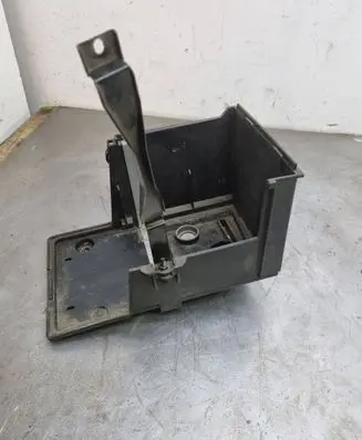 Ford C-MAX I Battery tray 3M5110723BR