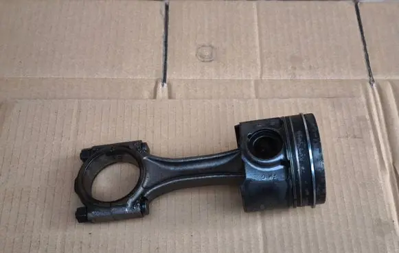 Ford Mondeo MK V Piston with connecting rod 9812818680