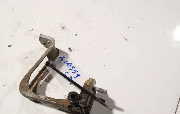 Opel Vivaro Rear door lower hinge