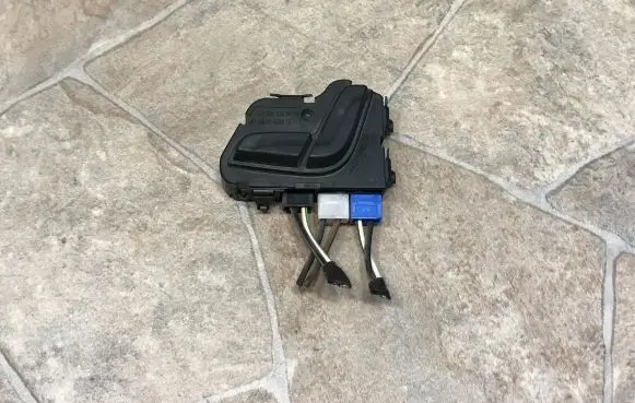 Mercedes-Benz C W204 Seat control switch A2048709010