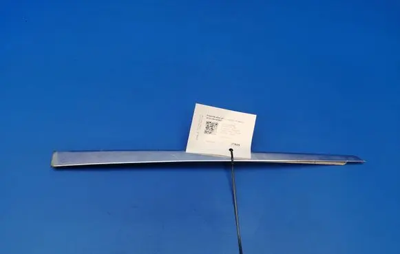 Mercedes-Benz S W126 Front door glass trim molding