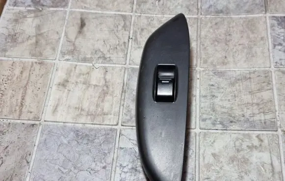 Toyota Yaris Electric window control switch