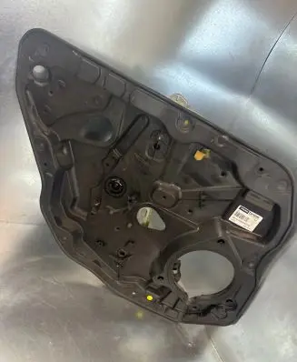Volvo V70 Rear window lifting mechanism without motor 913963 20151221