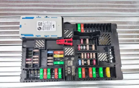 BMW 4 G22 G23 G24 G26 Fuse module 8734162 P00166270AG 21B061GA1642