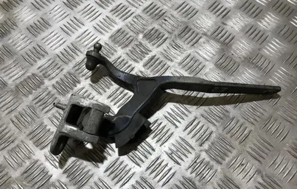 Mercedes-Benz E W210 Tailgate/trunk/boot hinge 0203 mb0203