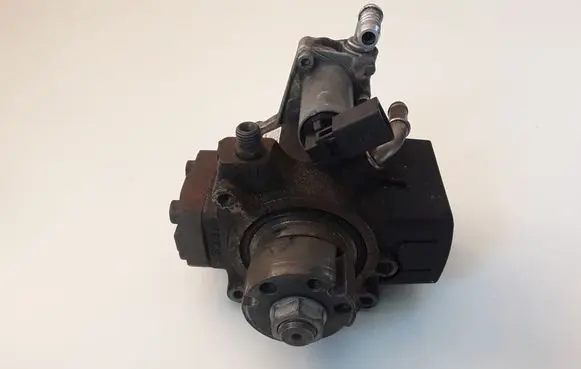 Volkswagen Touran II Fuel injection high pressure pump 03L130755H01