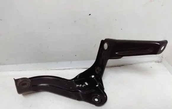 Audi A6 S6 C6 4F Intercooler pipe mounting bracket 4F0145813F