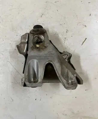 BMW X5 F15 Engine mounting bracket 6864614 67871110