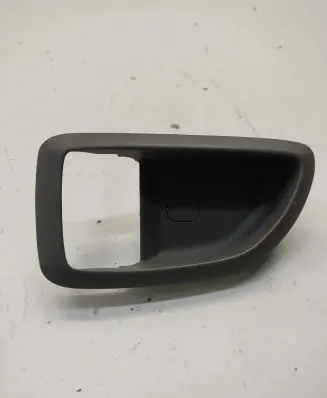 Hyundai Tucson JM Front door interior handle trim 826112E000
