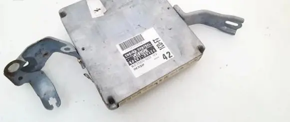 Toyota Avensis T220 Engine control unit/module 8966105420