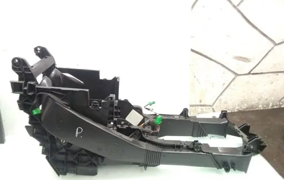 Land Rover Discovery 3 - LR3 Other center console (tunnel) element