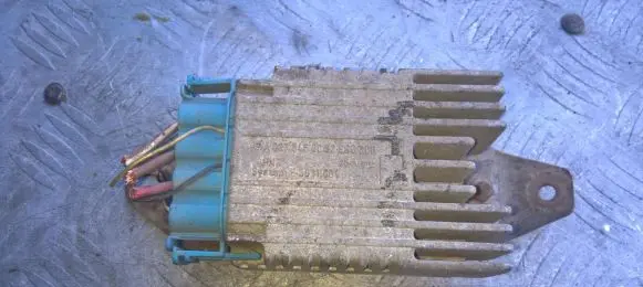 Mercedes-Benz E W210 Coolant fan relay a0275458032 e5001.004