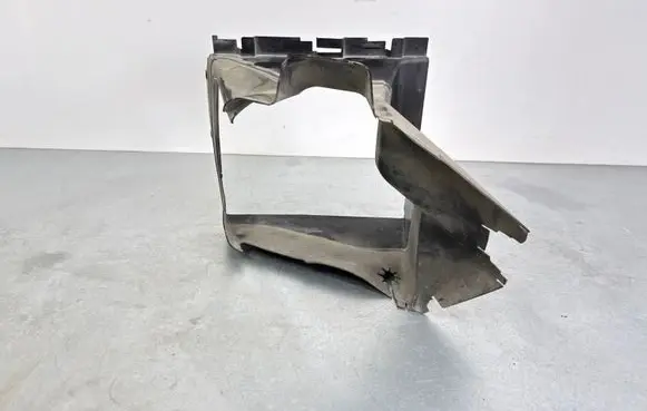 Volkswagen Touareg III Intercooler air channel guide 760117334D