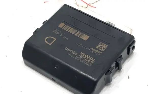 Toyota RAV 4 (XA40) Other control units/modules 89222-42090