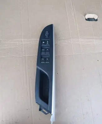 Suzuki SX4 S-Cross Front door window switch trim 8372561M00