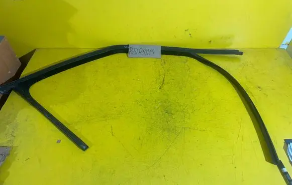 Opel Zafira C Rubber seal loading door 