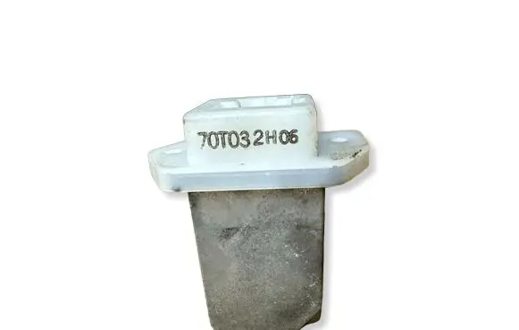 Nissan Juke I F15 Heater blower motor/fan resistor 70T032H06
