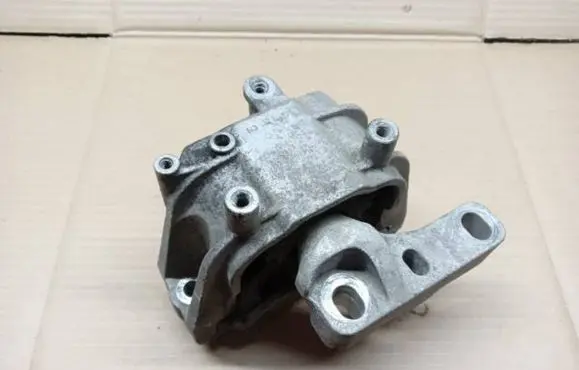 Volkswagen Touran II Engine mount bracket 1K0199262CN