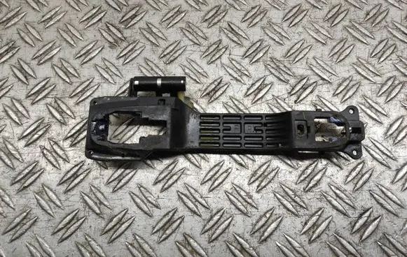 Suzuki SX4 Front door exterior handle/bracket 