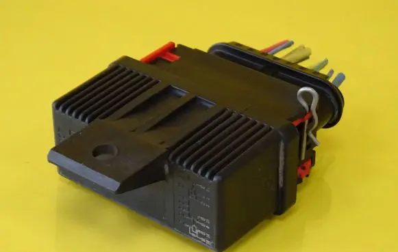 Peugeot 308 Fuel injection pump control unit/module 240107