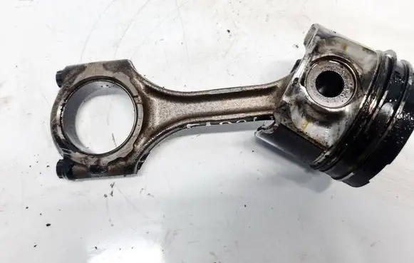 Toyota Corolla Verso AR10 Piston with connecting rod 