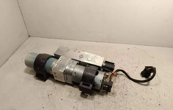 Mercedes-Benz SLK R172 Convertible roof hydraulic pump A1728000030