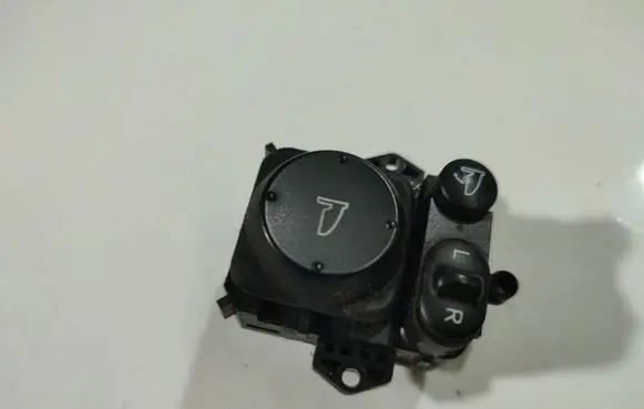 Wing mirror switch