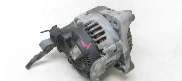 Toyota Avensis T270 Generator/alternator 8574045