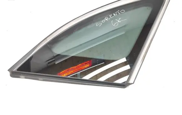 KIA Sorento Rear side window 43R000399 E000008 DOT748AS3M35