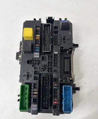 Opel Astra H Fuse module 13145017