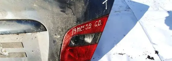 Mitsubishi Carisma Tailgate rear/tail lights