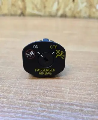 Passenger airbag on/off switch