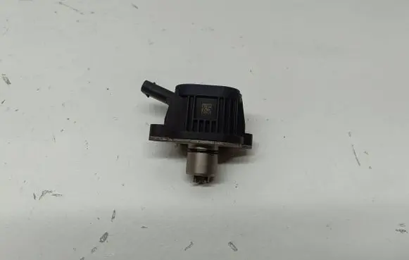 Volkswagen PASSAT B7 Camshaft vanos timing valve 04E906048A 10409903 0406161157092