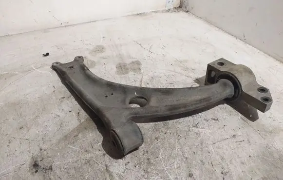 Volkswagen PASSAT B6 Front lower control arm/wishbone 3C0407153B