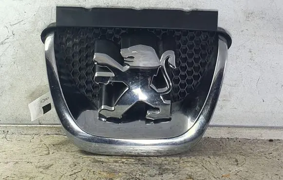 Peugeot 308 SW Manufacturer badge logo/emblem 9680505177