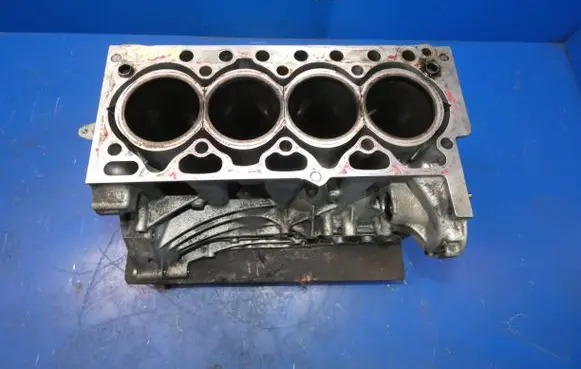Volvo S90, V90 Engine block D4204T14