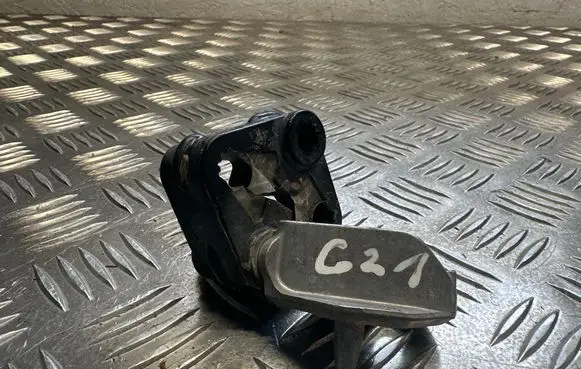 BMW 3 G20 G21 Muffler mount bracket/holder 8576996