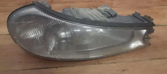 Ford Mondeo MK II Headlight/headlamp