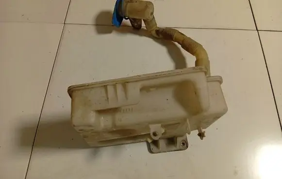 Volkswagen Jetta V Windshield washer fluid reservoir/tank 1K0955453R